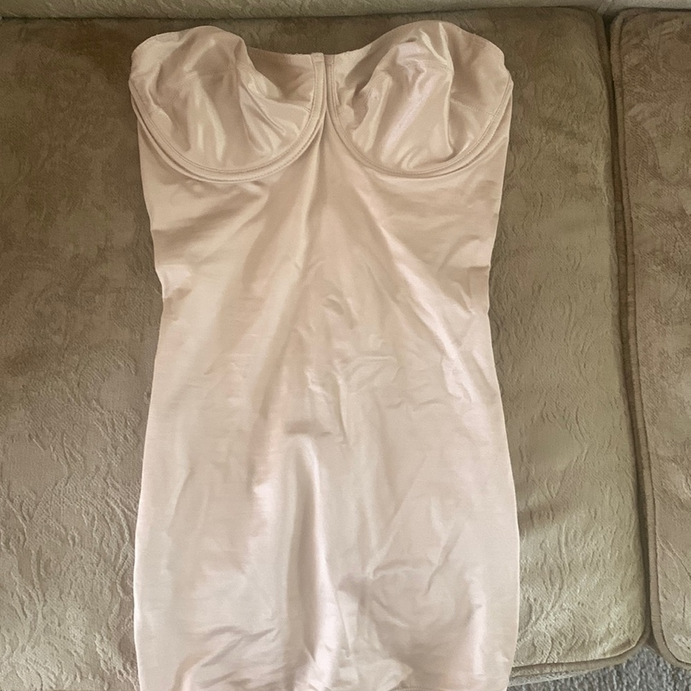 Pull in strapless bra
